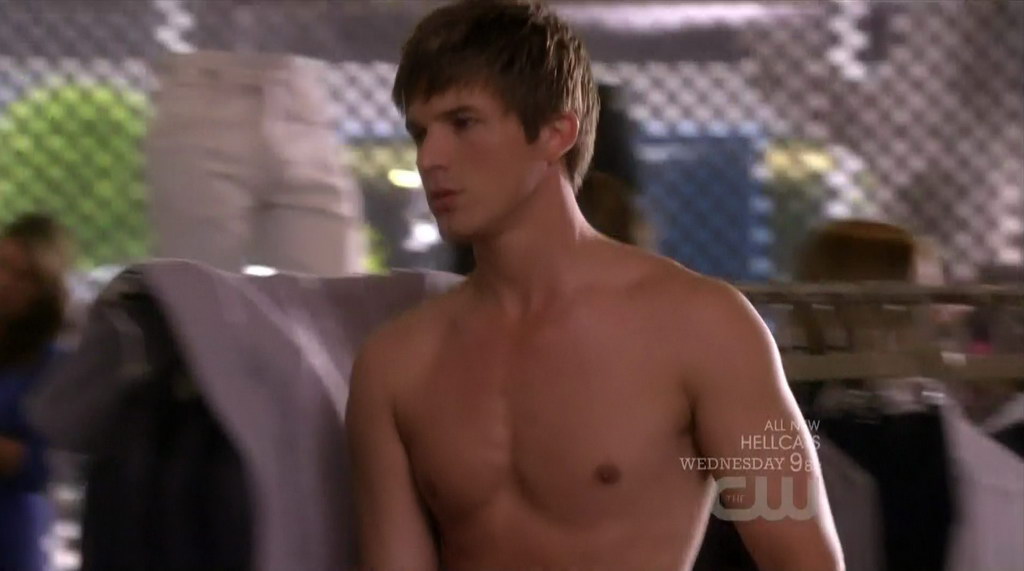 90210 Liam Shirtless