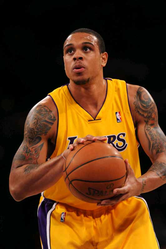 Are Shannon Brown And Chris Brown Related