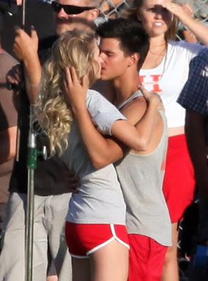 John Mayer And Taylor Swift Kissing